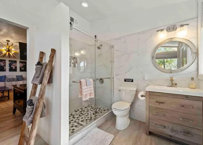 Holiday home Heart Of Uptown With Epic Views Hottub Trails