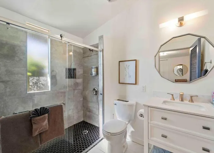 Heart Of Uptown With Epic Views Hottub Trails Holiday home