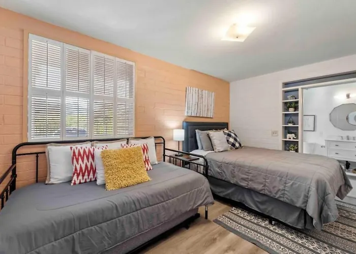 Holiday home Heart Of Uptown With Epic Views Hottub Trails *