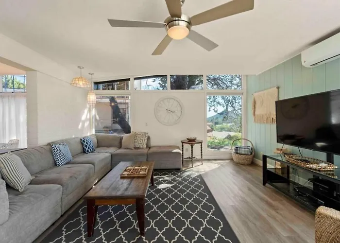 Heart Of Uptown With Epic Views Hottub Trails Holiday home *