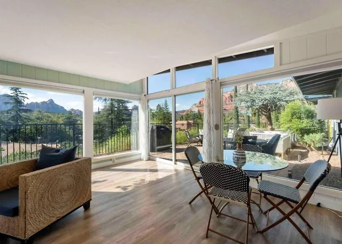 Holiday home Heart Of Uptown With Epic Views Hottub Trails
