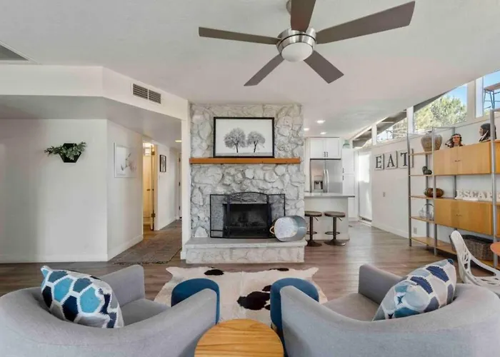 Holiday home Heart Of Uptown With Epic Views Hottub Trails *