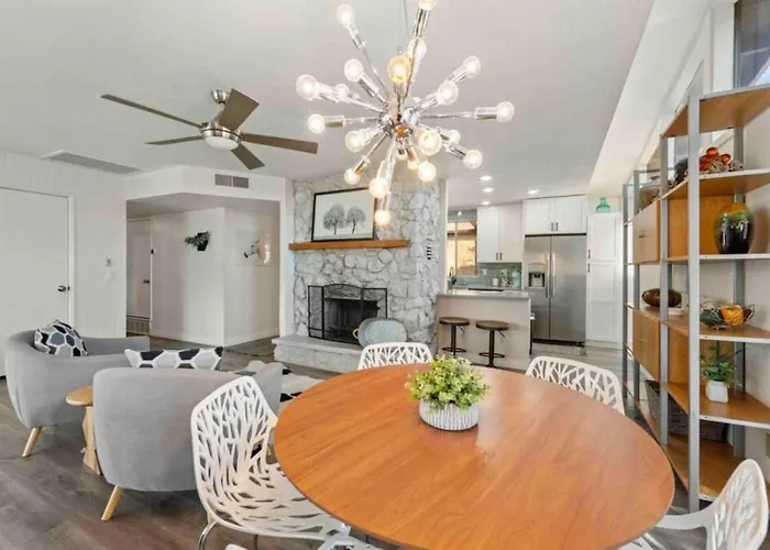 Heart Of Uptown With Epic Views Hottub Trails Holiday home